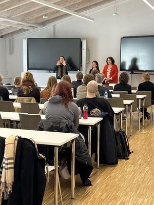 Heike Heubach, MdB (hinten links) und Bundestagskandidatin Anja König und Ruth Müller, MdL